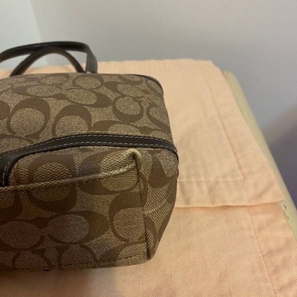 Coach Peyton F47367 Khaki/ Mahagony Coated Canvas trimmed in patent leather tote - Picture 4 of 7